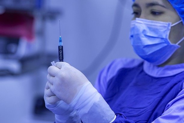 Someone preparing a COVID vaccination