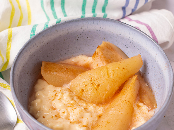 Rice pudding with spicy cinnamon pears