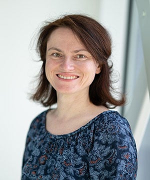 Defining the role of diet and age in the spreading of breast cancer