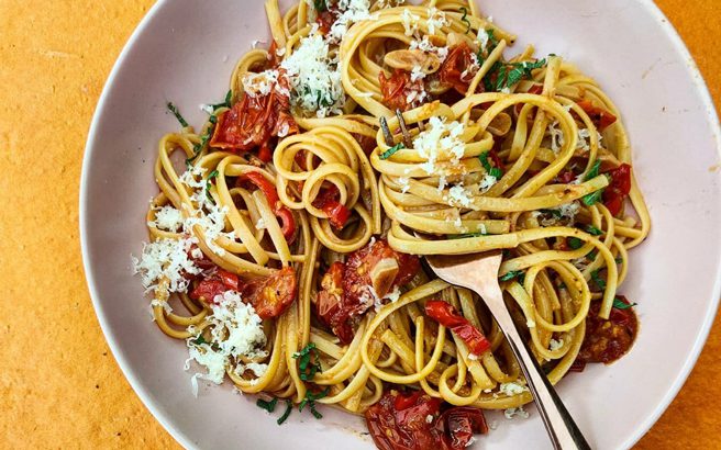 Pasta with sun-dried tomatoes