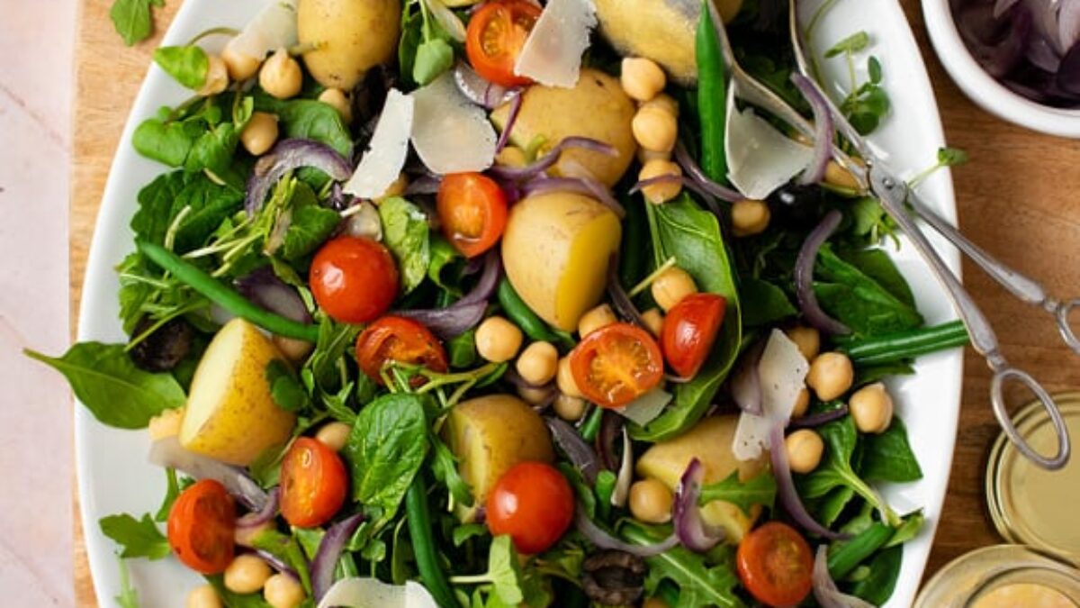 Mediterranean chickpea salad