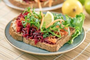 Open sandwich with humous